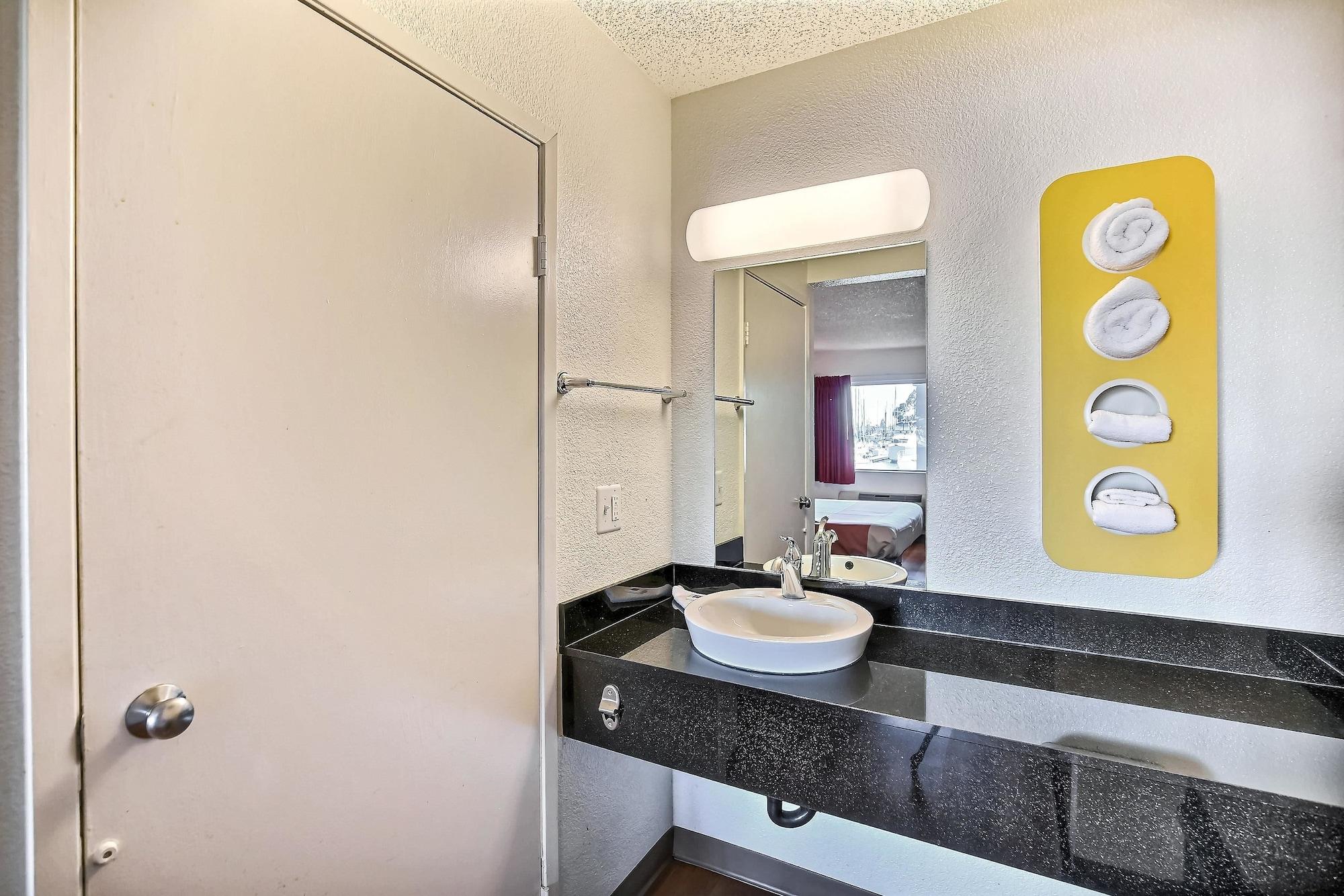Motel 6-Oakland, Ca - Embarcadero Екстер'єр фото