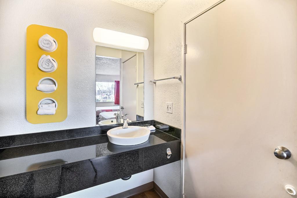 Motel 6-Oakland, Ca - Embarcadero Екстер'єр фото