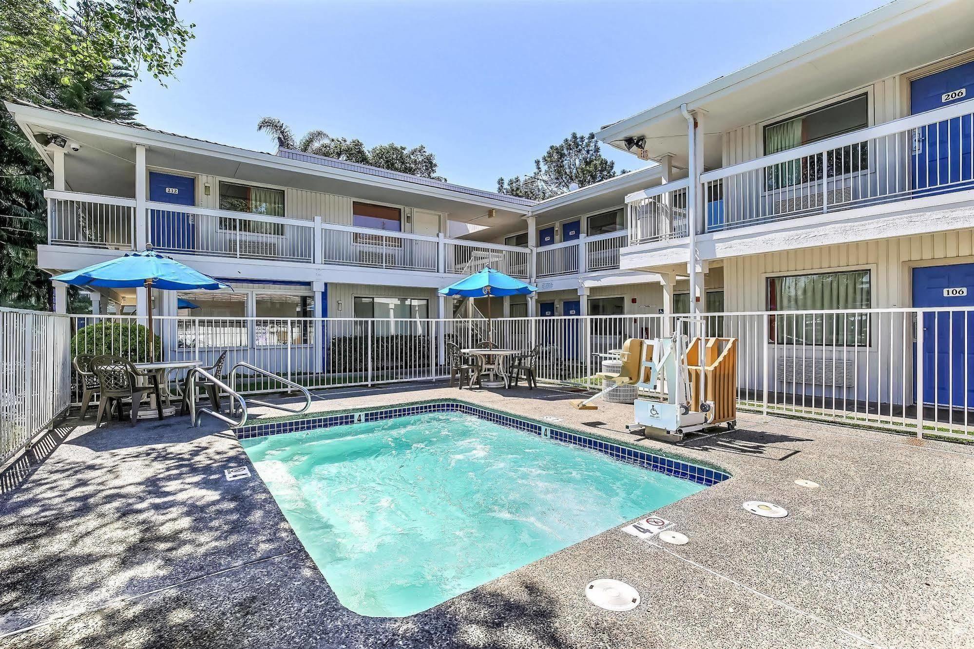 Motel 6-Oakland, Ca - Embarcadero Екстер'єр фото