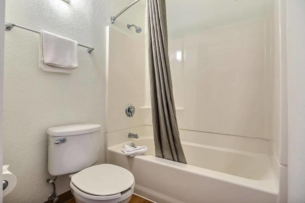 Motel 6-Oakland, Ca - Embarcadero Екстер'єр фото